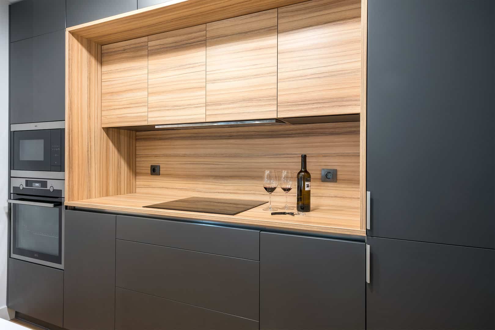 Cocina en color antracita tipo puente · vista 6
