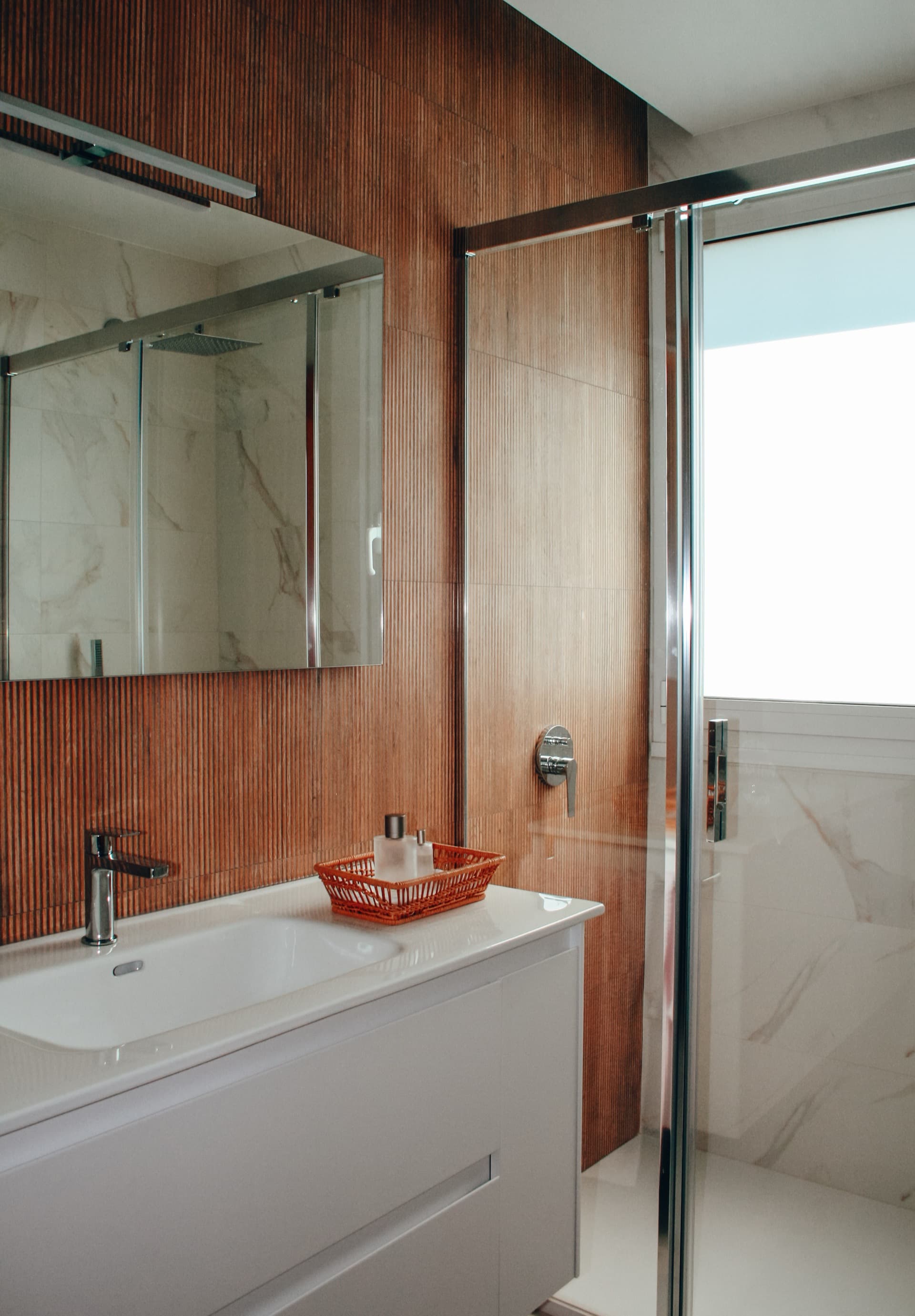 Baño moderno con ducha