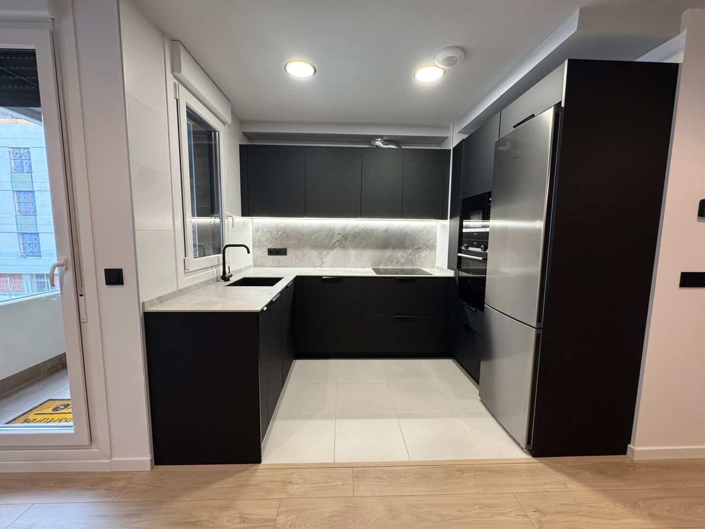 Cocina abierta al salón - Imagen 4