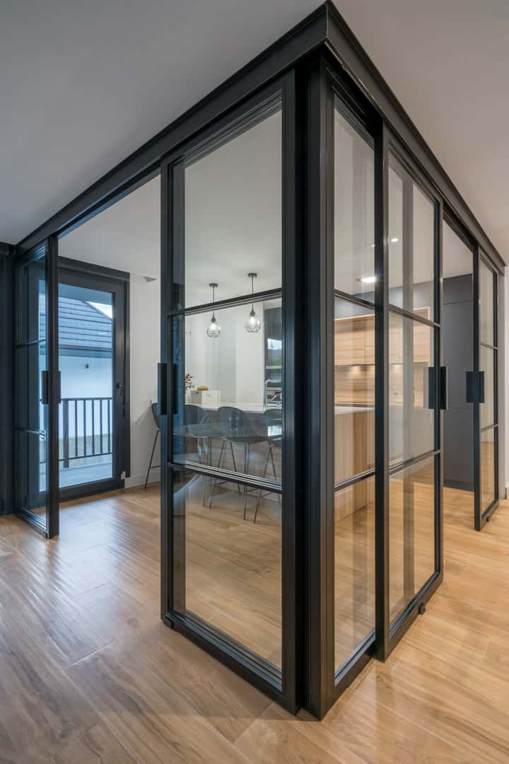 Cocina en color antracita tipo puente