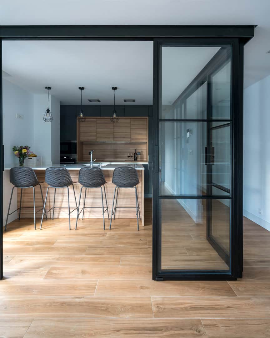 Cocina en color antracita tipo puente - Imagen 6