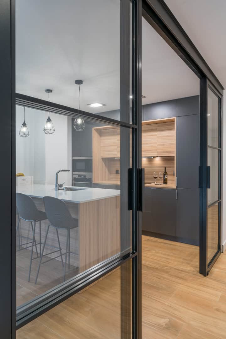 Cocina en color antracita tipo puente - Imagen 8