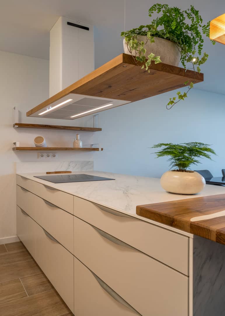 Cocina con barra de madera - Imagen 4