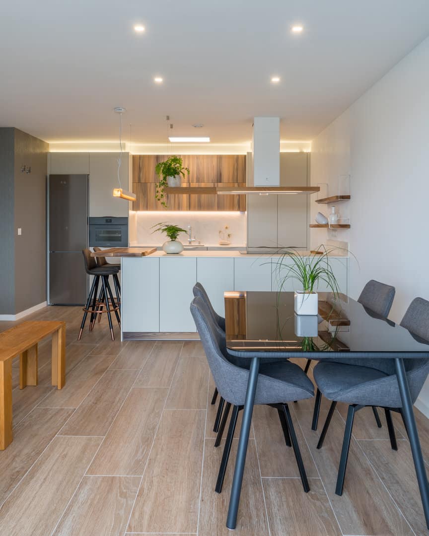 Cocina con barra de madera - Imagen 5