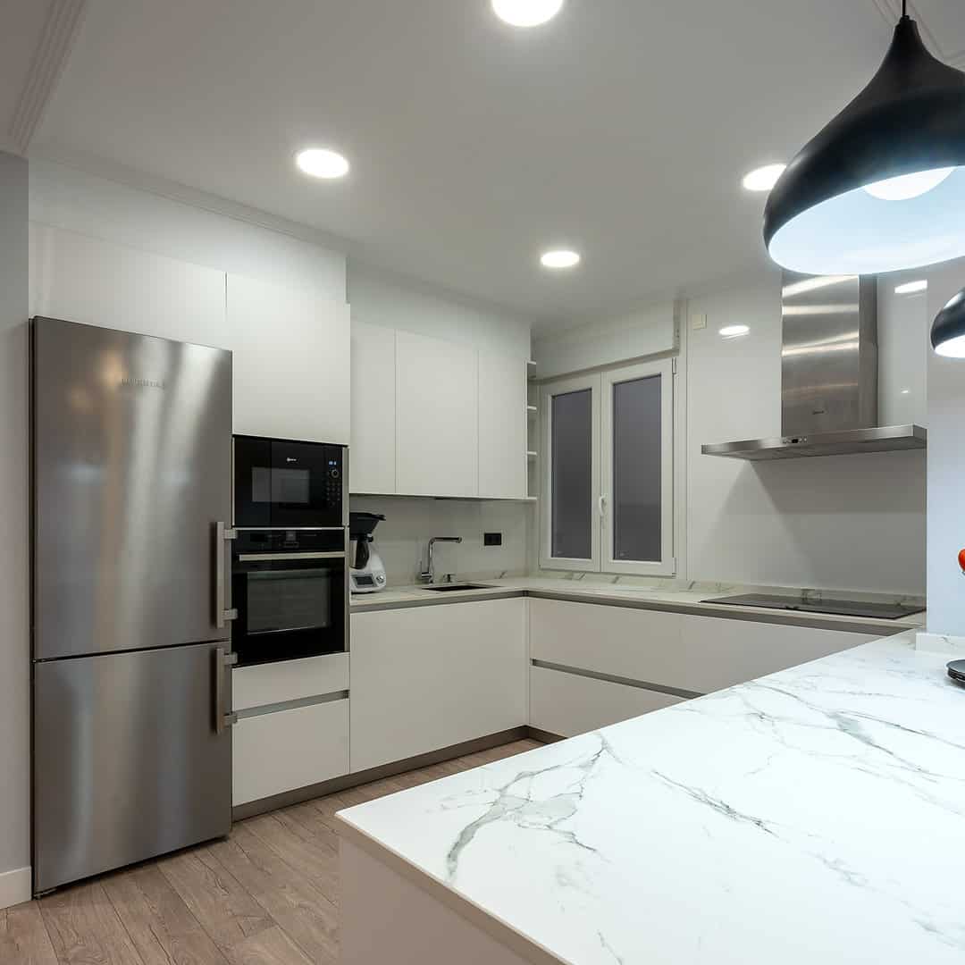 Cocina blanca sin tirador - Imagen 3