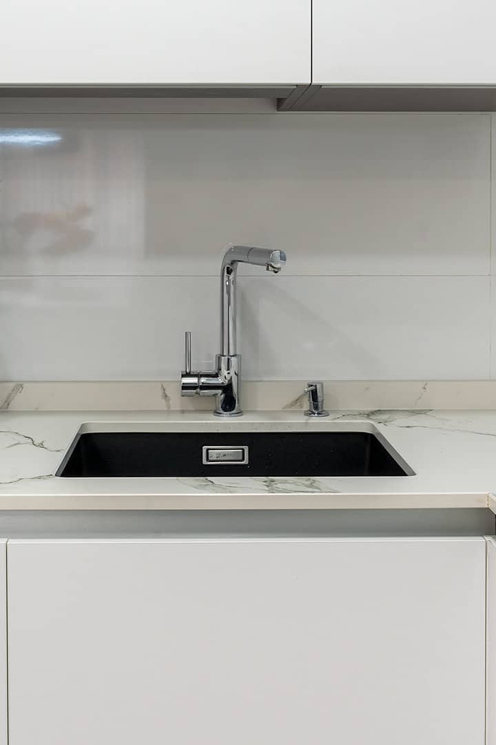 Cocina blanca sin tirador - Imagen 4