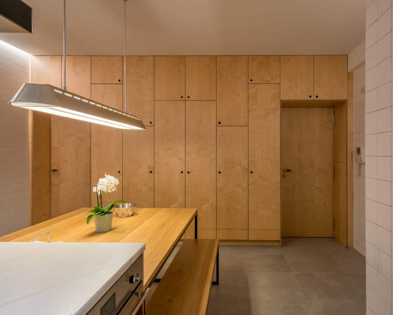 Cocina completa de madera reformada en Bilbao