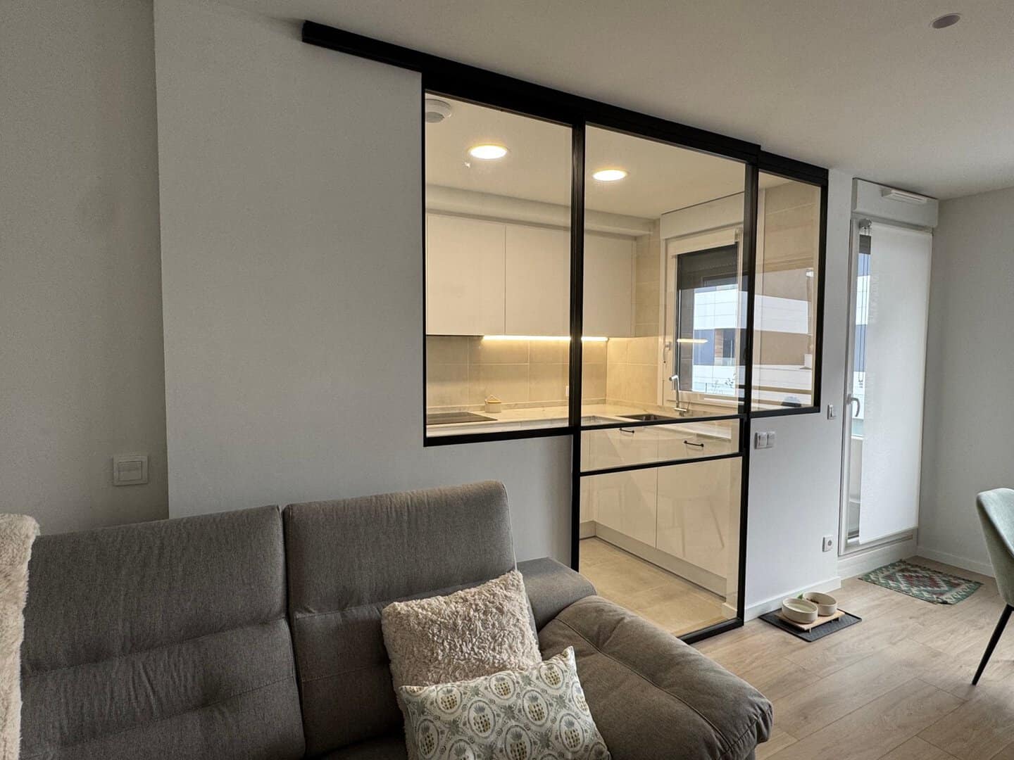 Cocina con cerramiento de cristal - Imagen 1