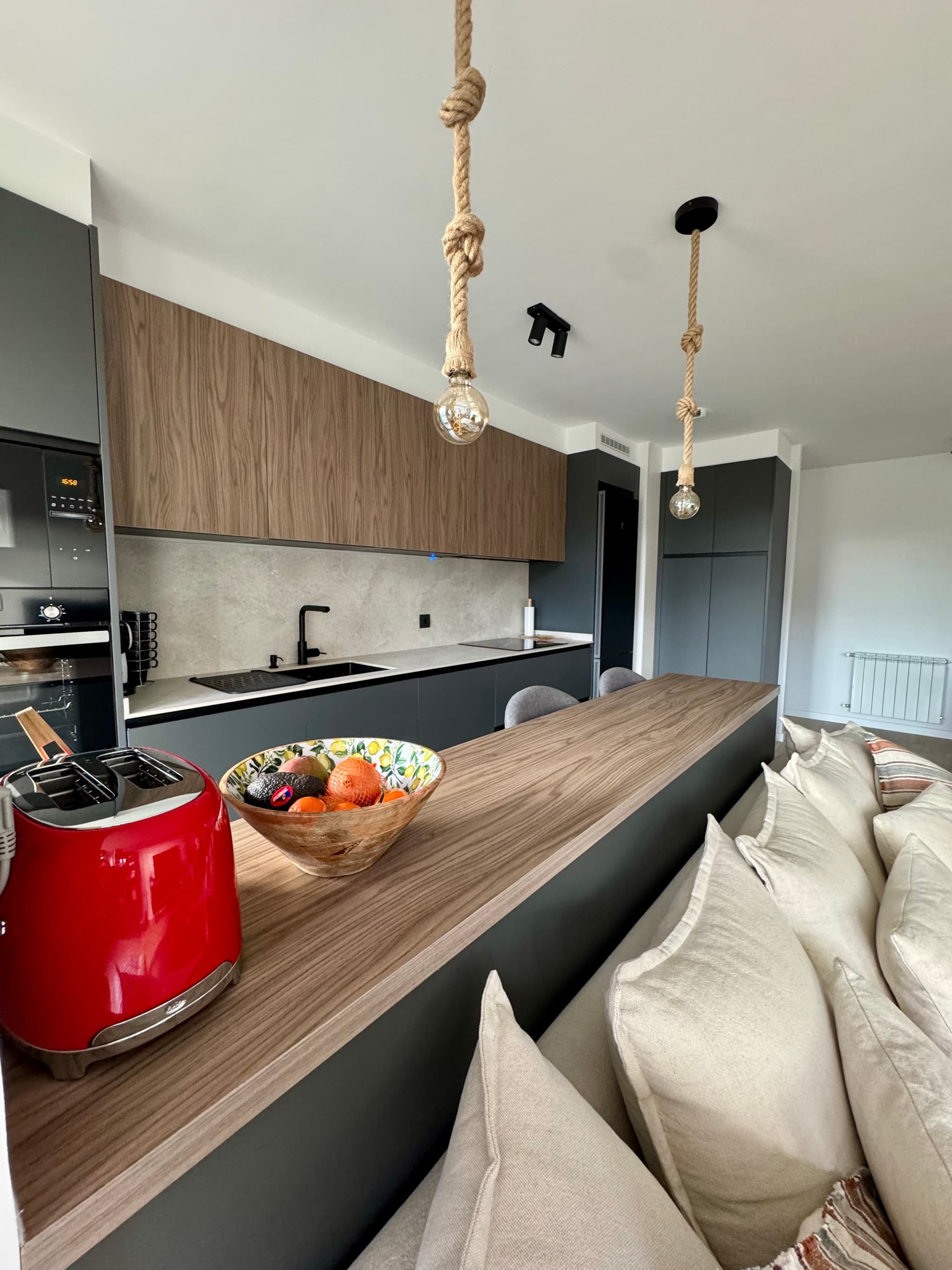 Cocina elegante y funcional - Imagen 2