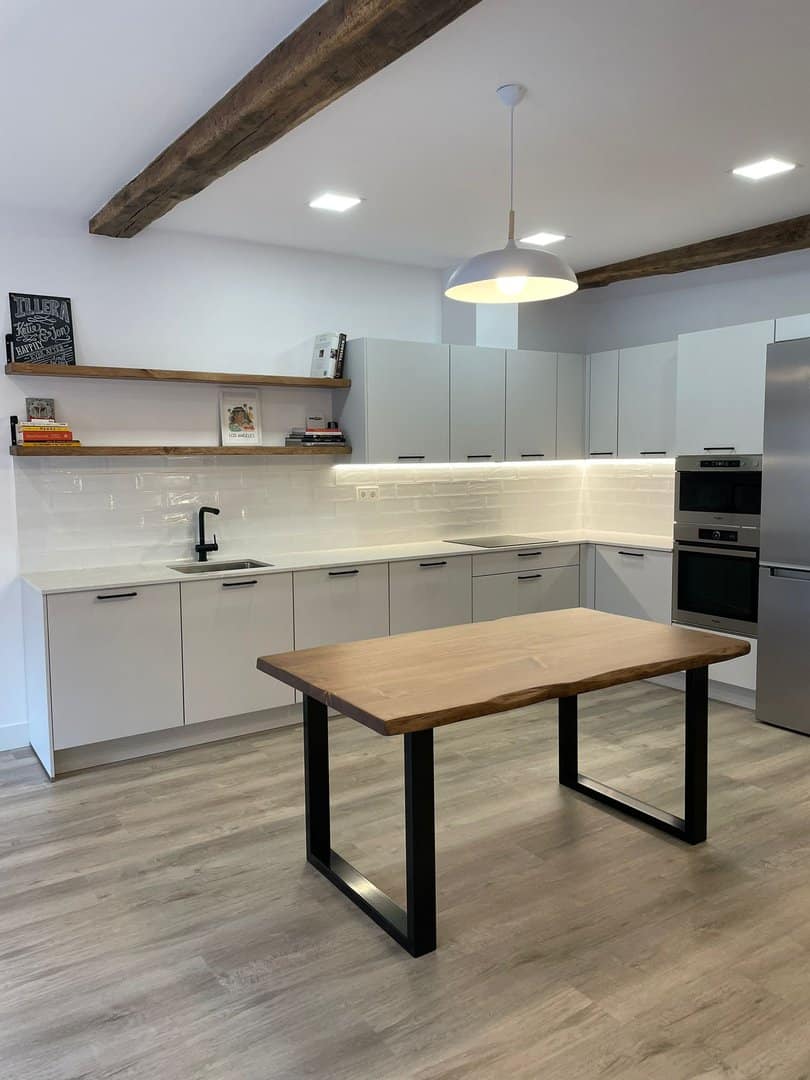 Cocina gris en L - Imagen 1