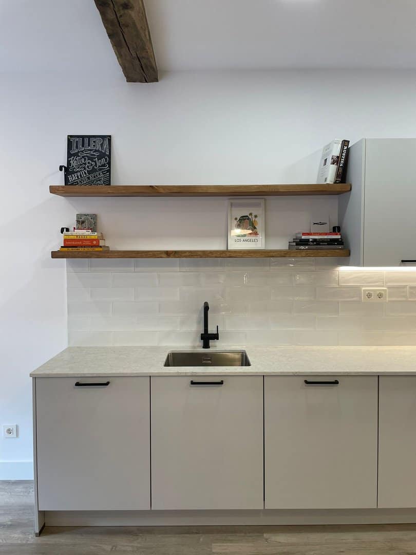 Cocina gris en L - Imagen 5