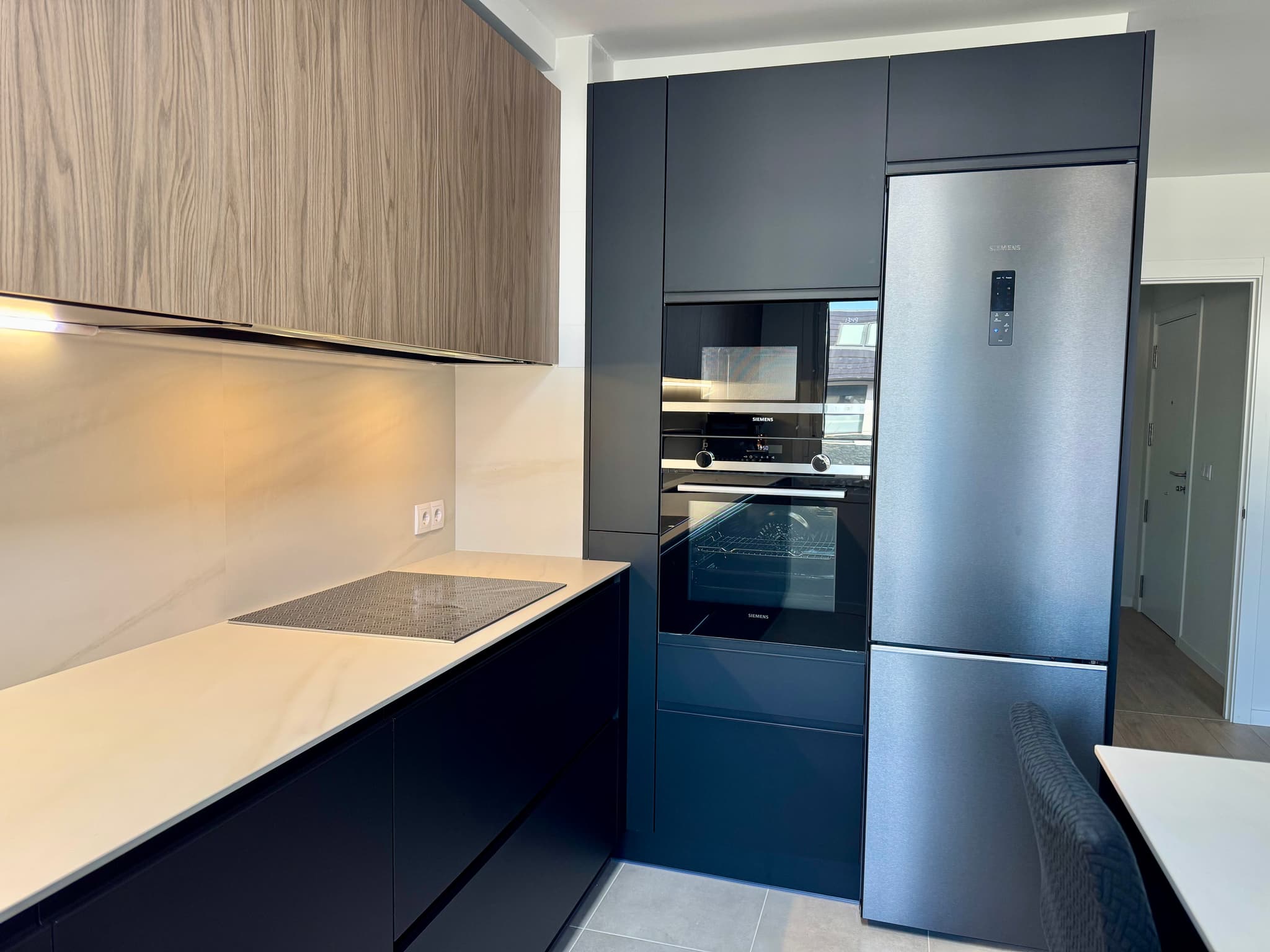 Cocina negra y nogal - Imagen 8