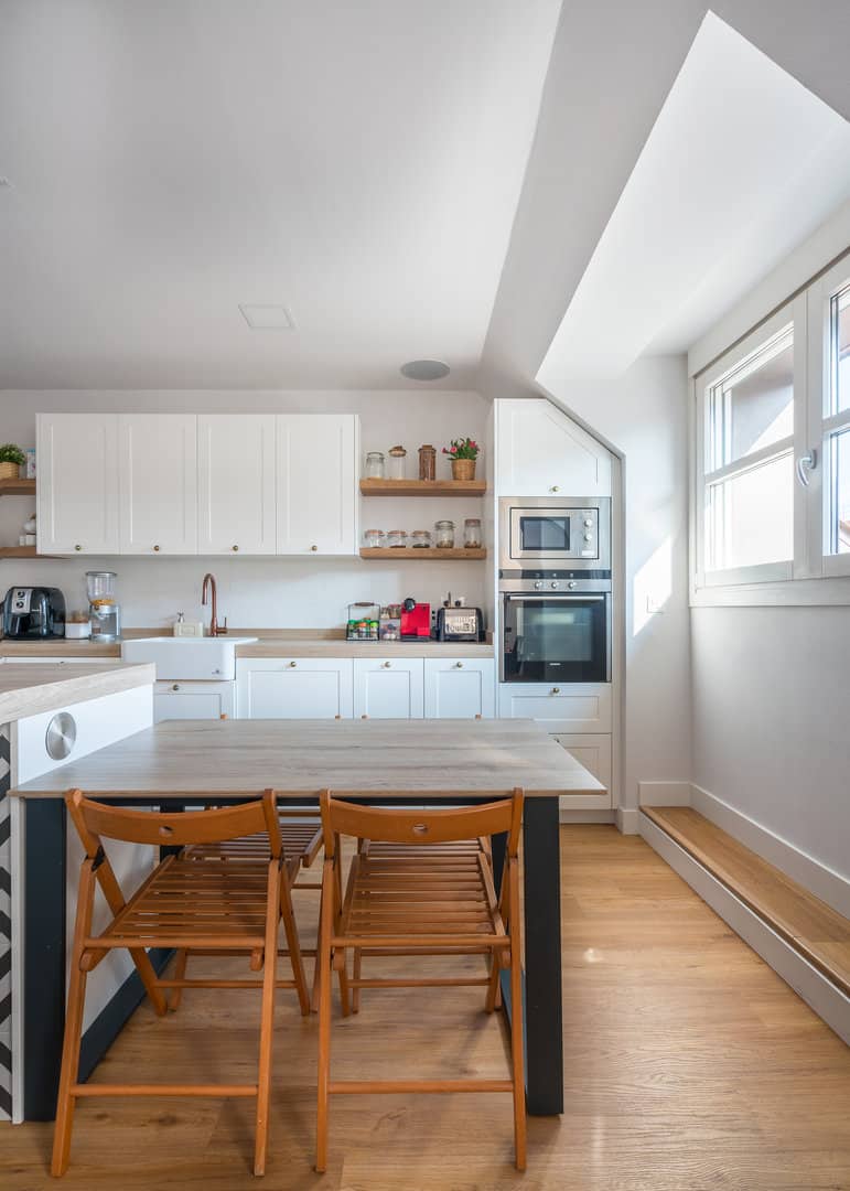 Cocina rústica blanca - Imagen 5