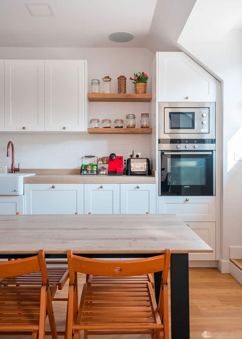 Cocina rústica blanca - Imagen 6