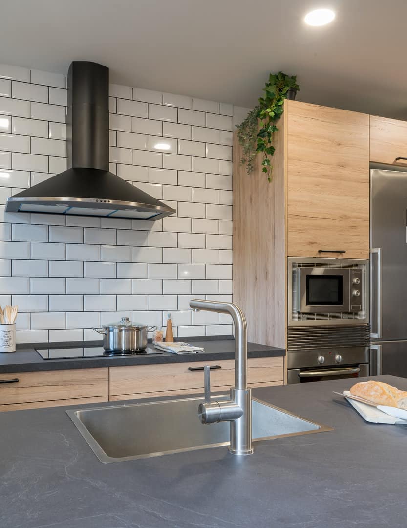 Cocina rústica en madera - Imagen 7