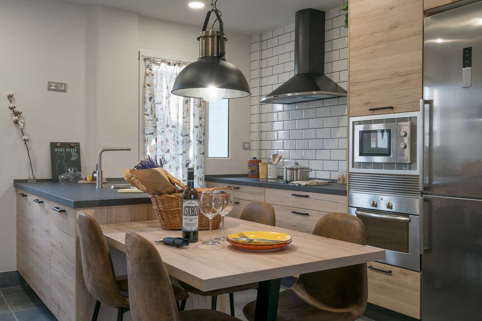 Cocina rústica en madera - Imagen 9