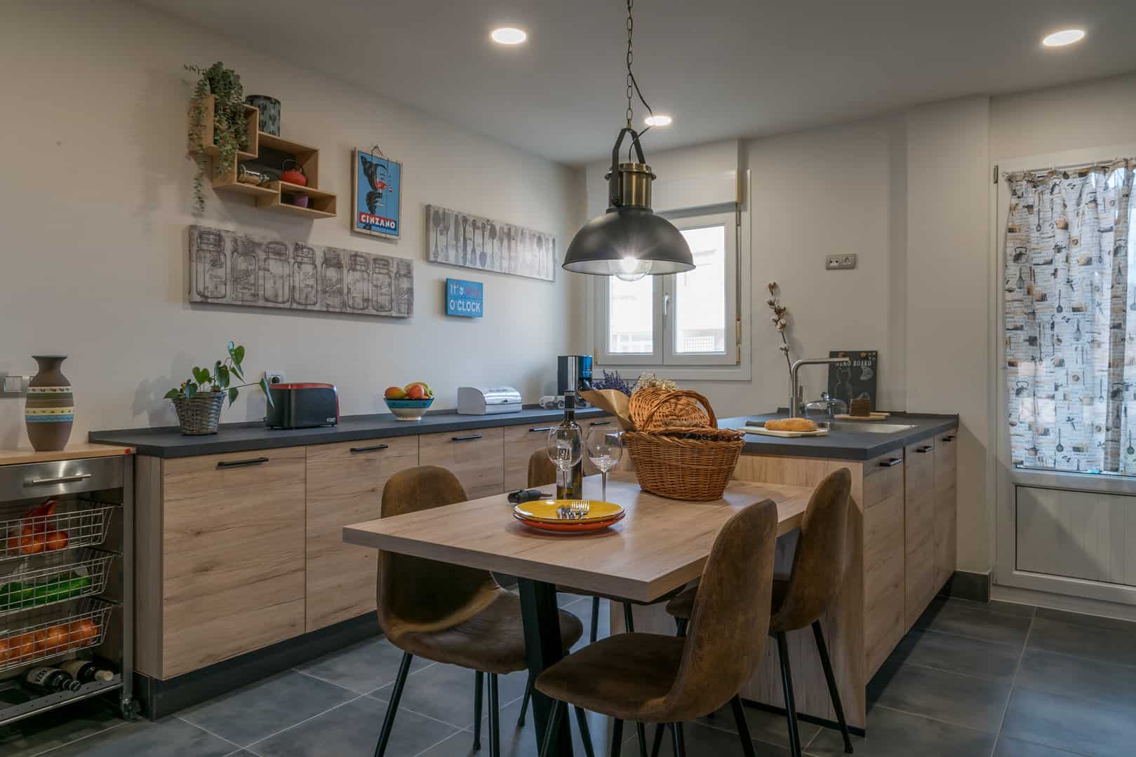 Cocina rústica en madera - Imagen 10