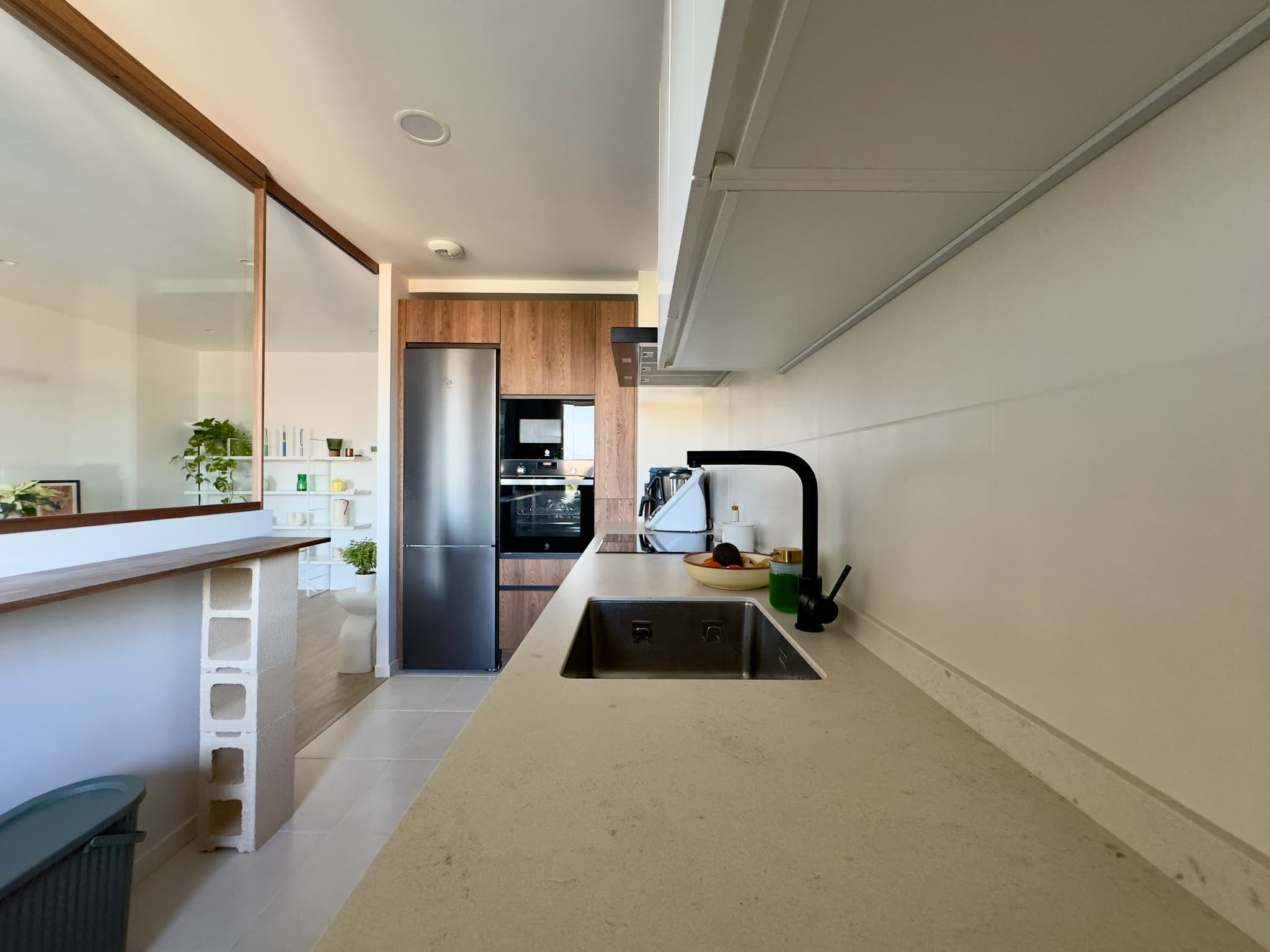 Cocina y cerramiento de cristal - Imagen 1