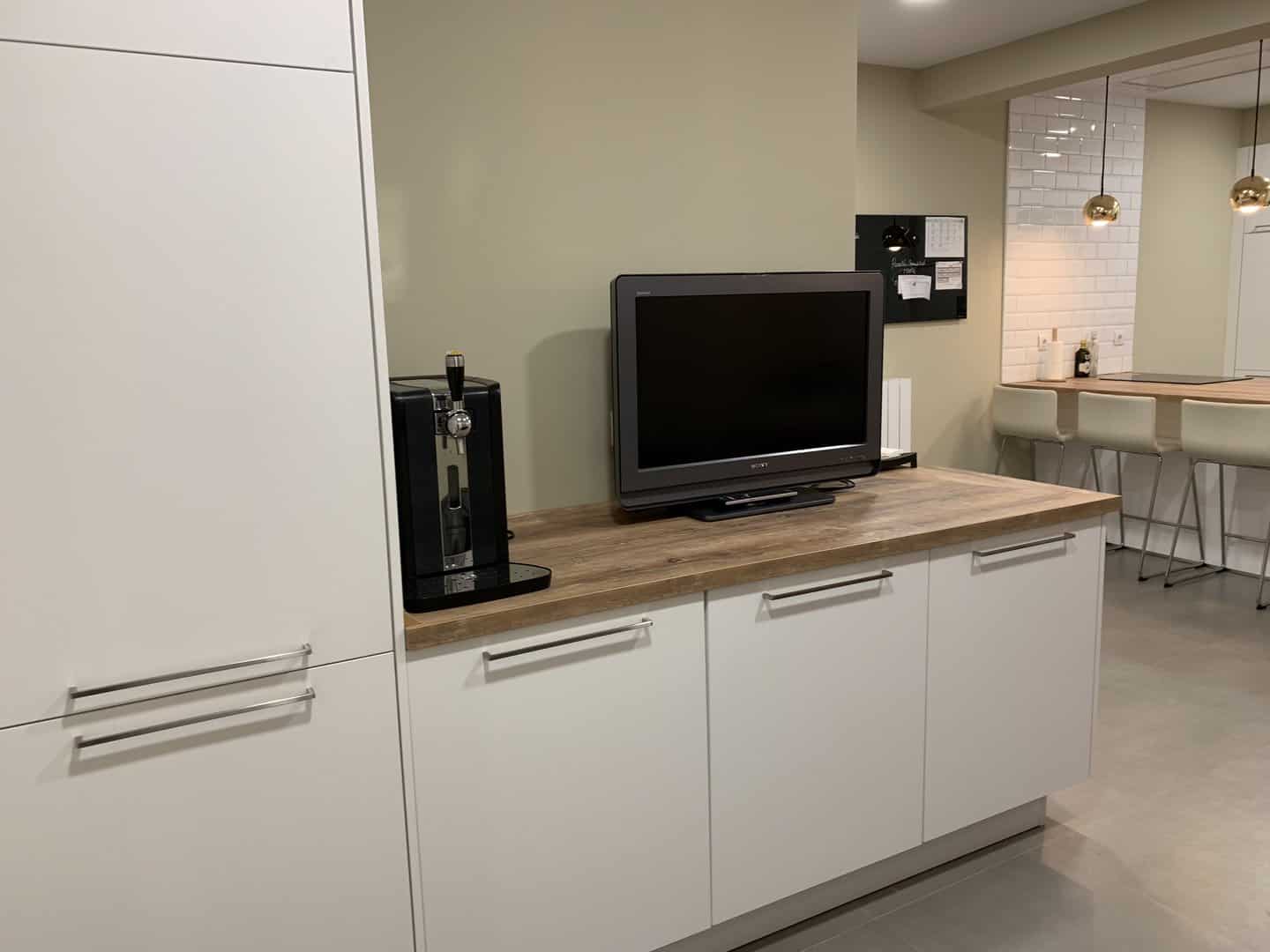 Cocina con zona de estar - Imagen 1