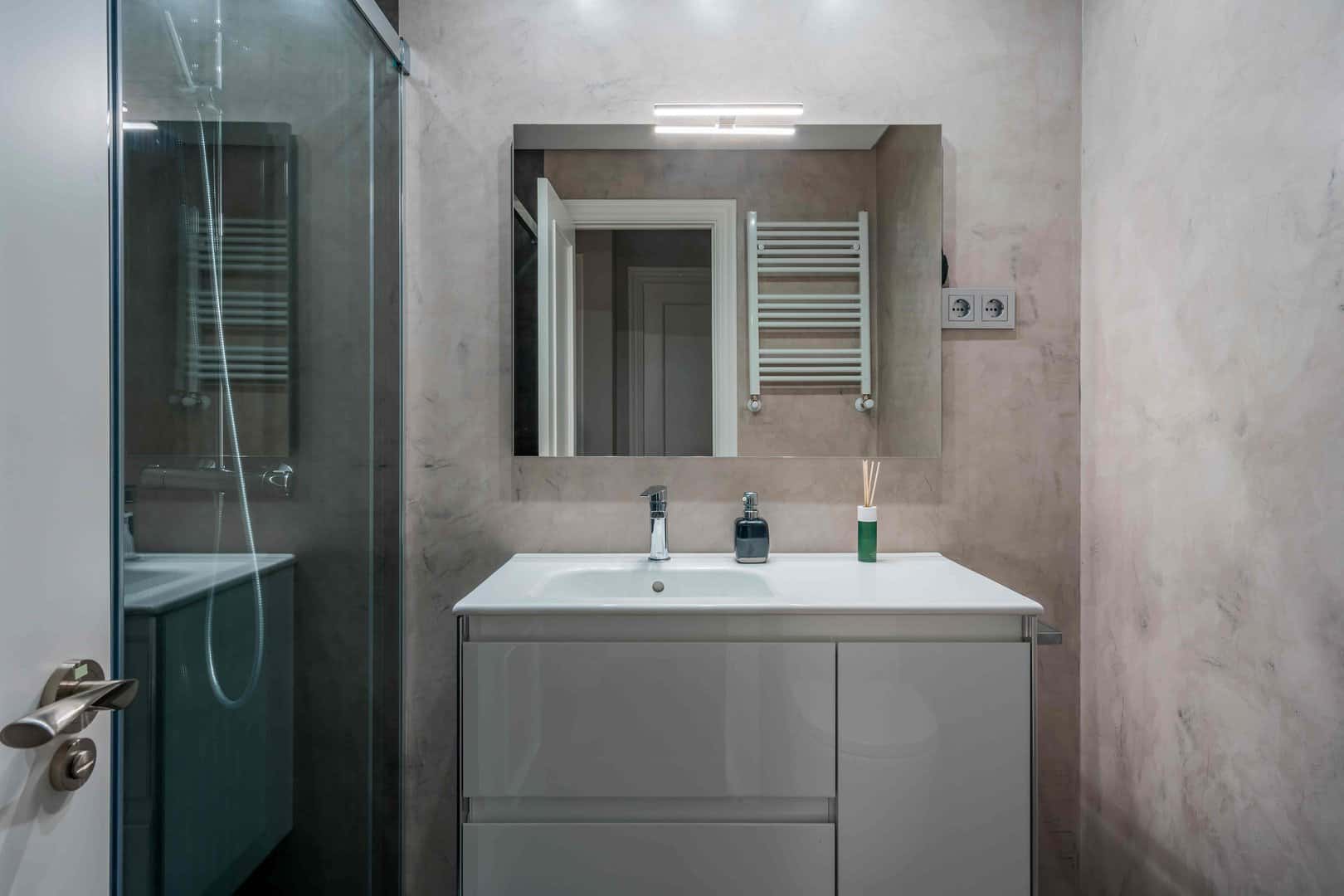 Diseño de baño en cemento - Imagen 3