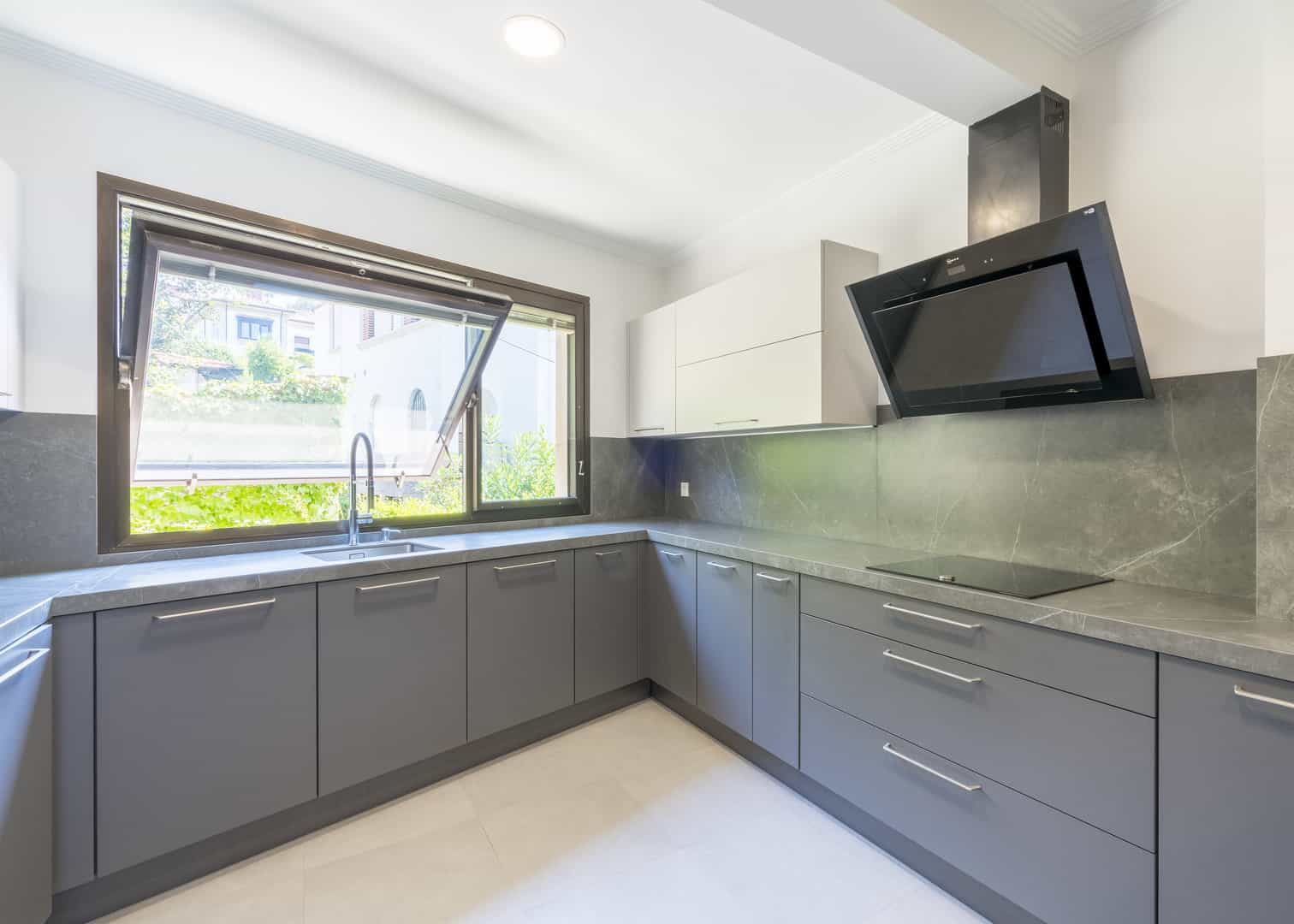 Encimera y entrepaño porcelánico - Imagen 1