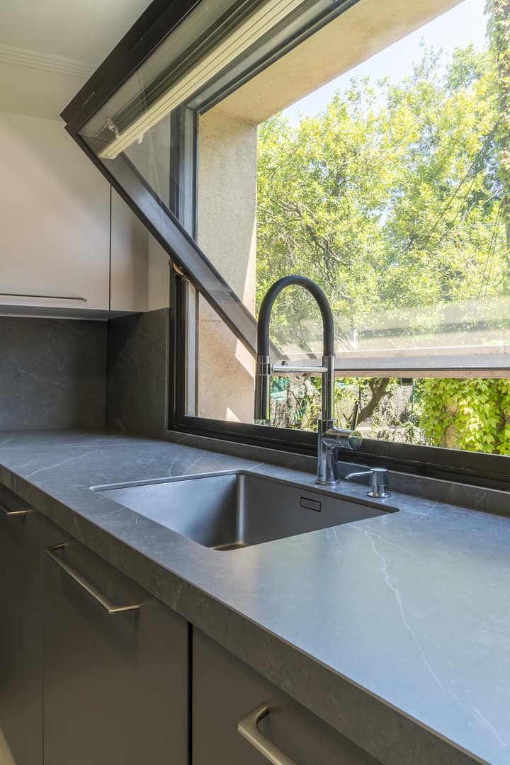 Encimera y entrepaño porcelánico - Imagen 10