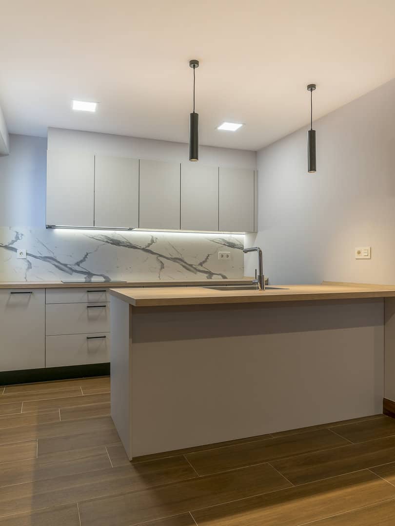 Encimera estratificada de aspecto madera - Imagen 2