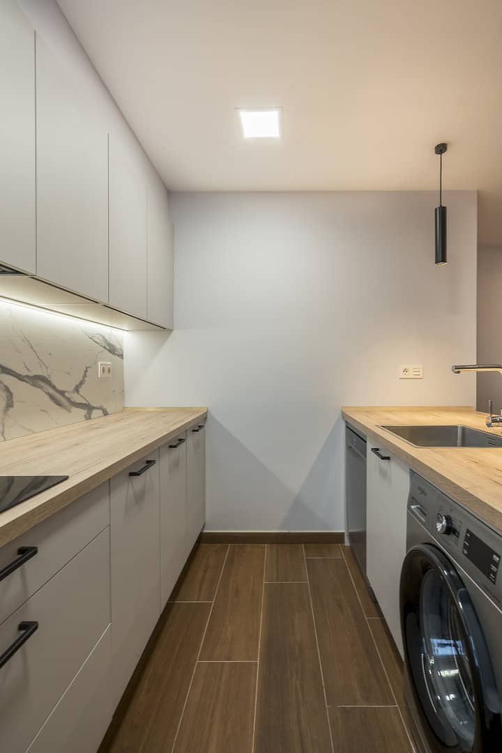 Encimera estratificada de aspecto madera - Imagen 9