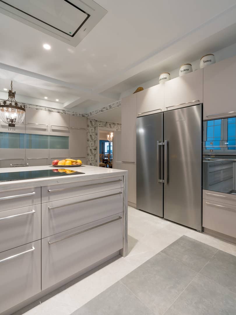 Cocina rústica con encimera de piedra natural - Imagen 5