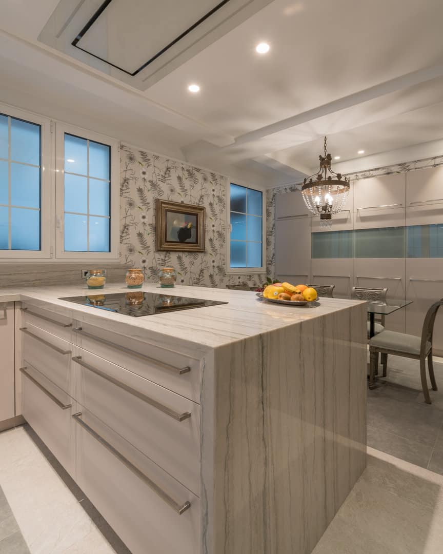 Cocina rústica con encimera de piedra natural - Imagen 6