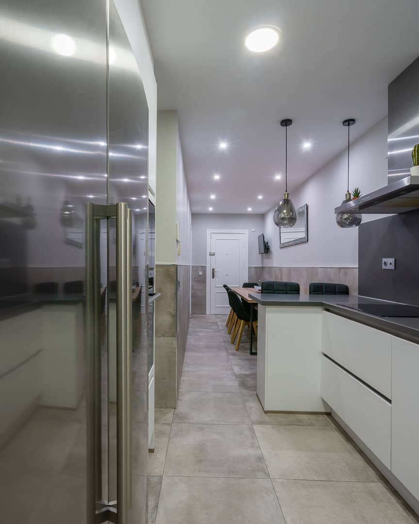 Encimera oscura - Imagen 4