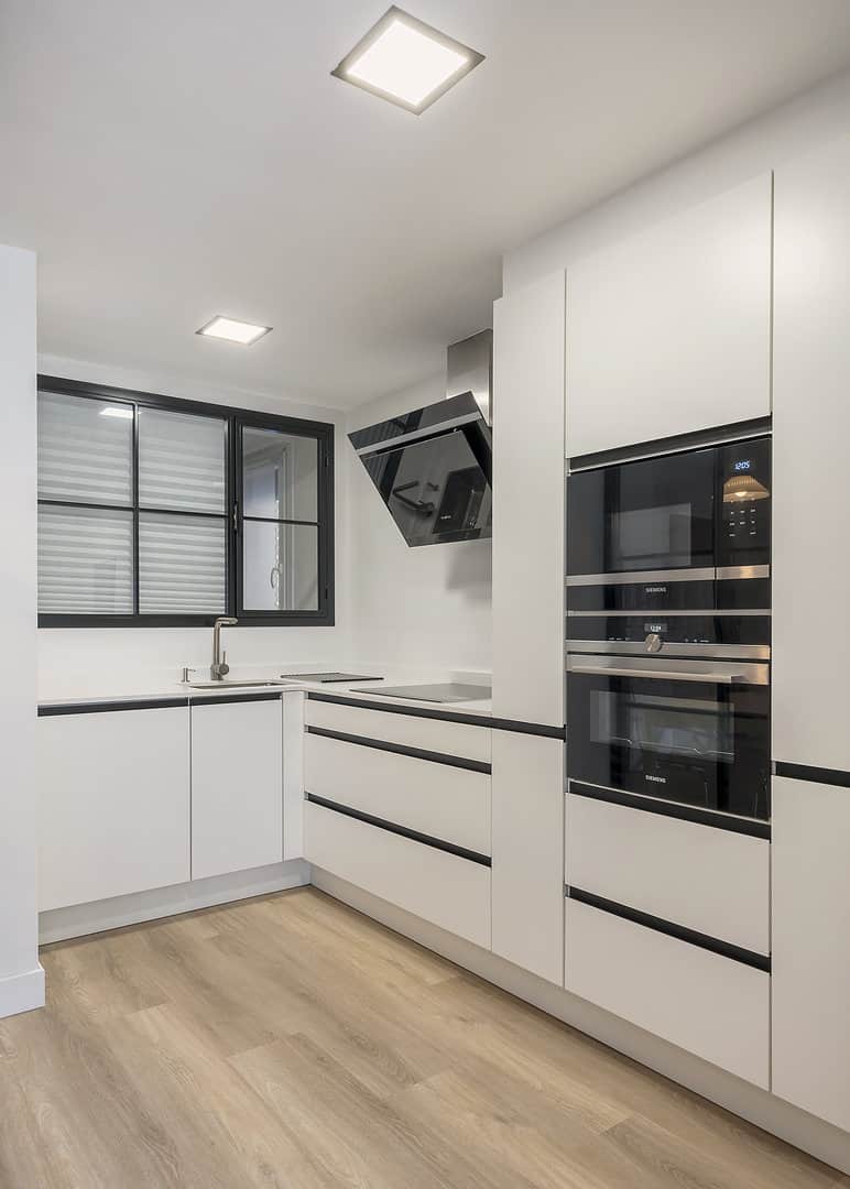 Tirador uñero en negro - Imagen 5